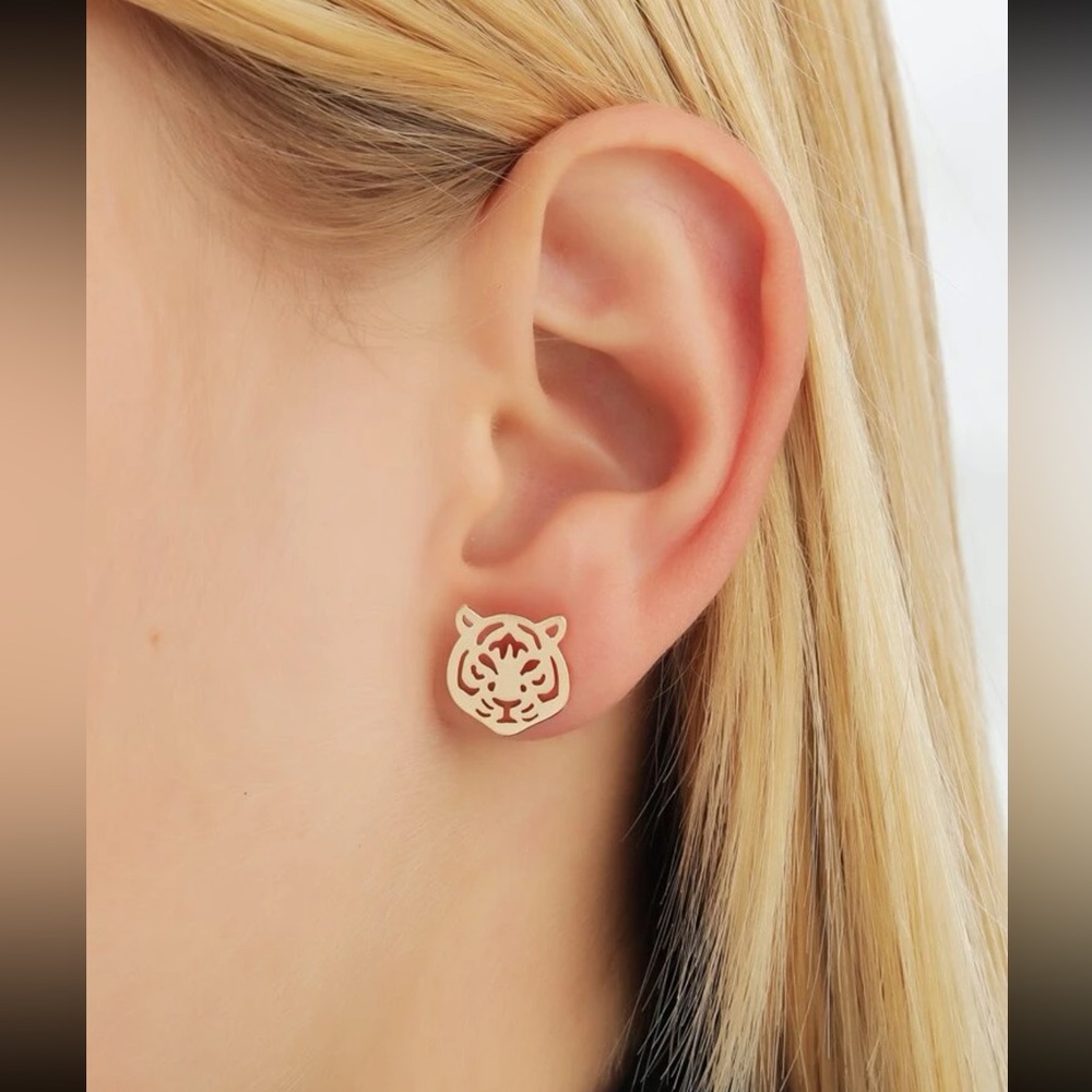 π
Awesome Tiger Face Stud Earrings π